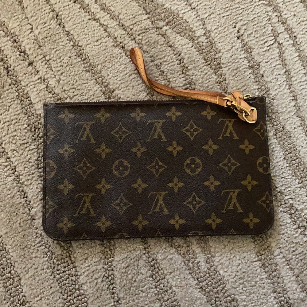 Louis Vuitton Neverfull Pochette